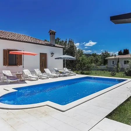 Ana Villa