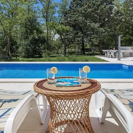 Ana Labin Villa