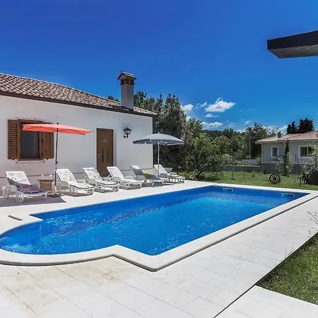 Ana Labin Villa