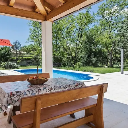 Ana Labin Villa